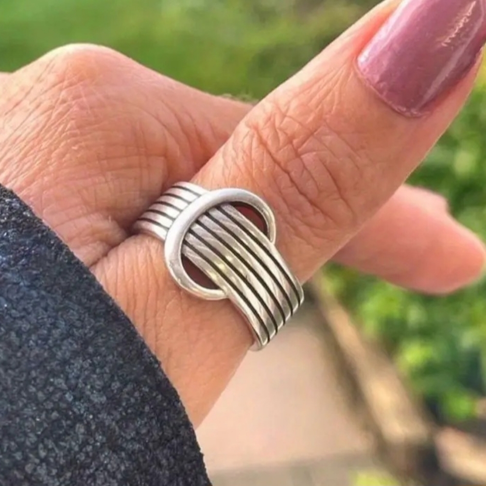 Silver circle ring - Picture 2 of 6